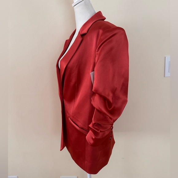 Cinq a Sept
Sumac Kylie Blazer - Picture 6 of 12